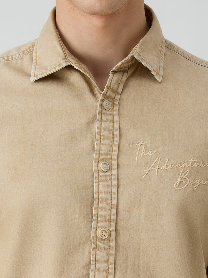 Men's Beige Solid Straight Fit Shirts