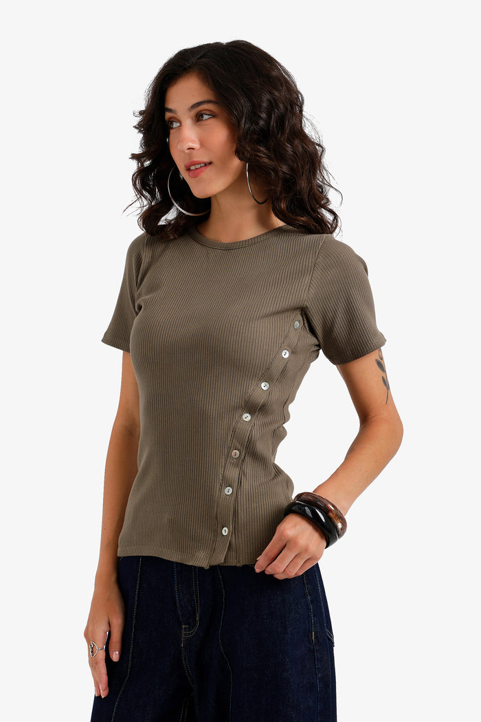 Side Button Closure Top