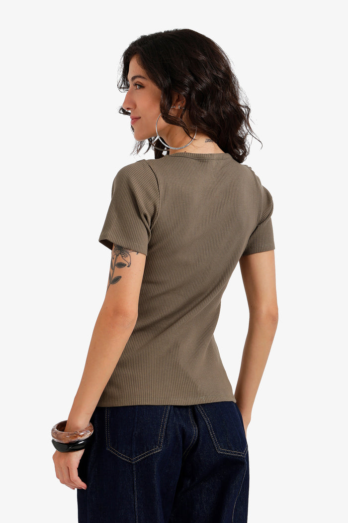 Side Button Closure Top